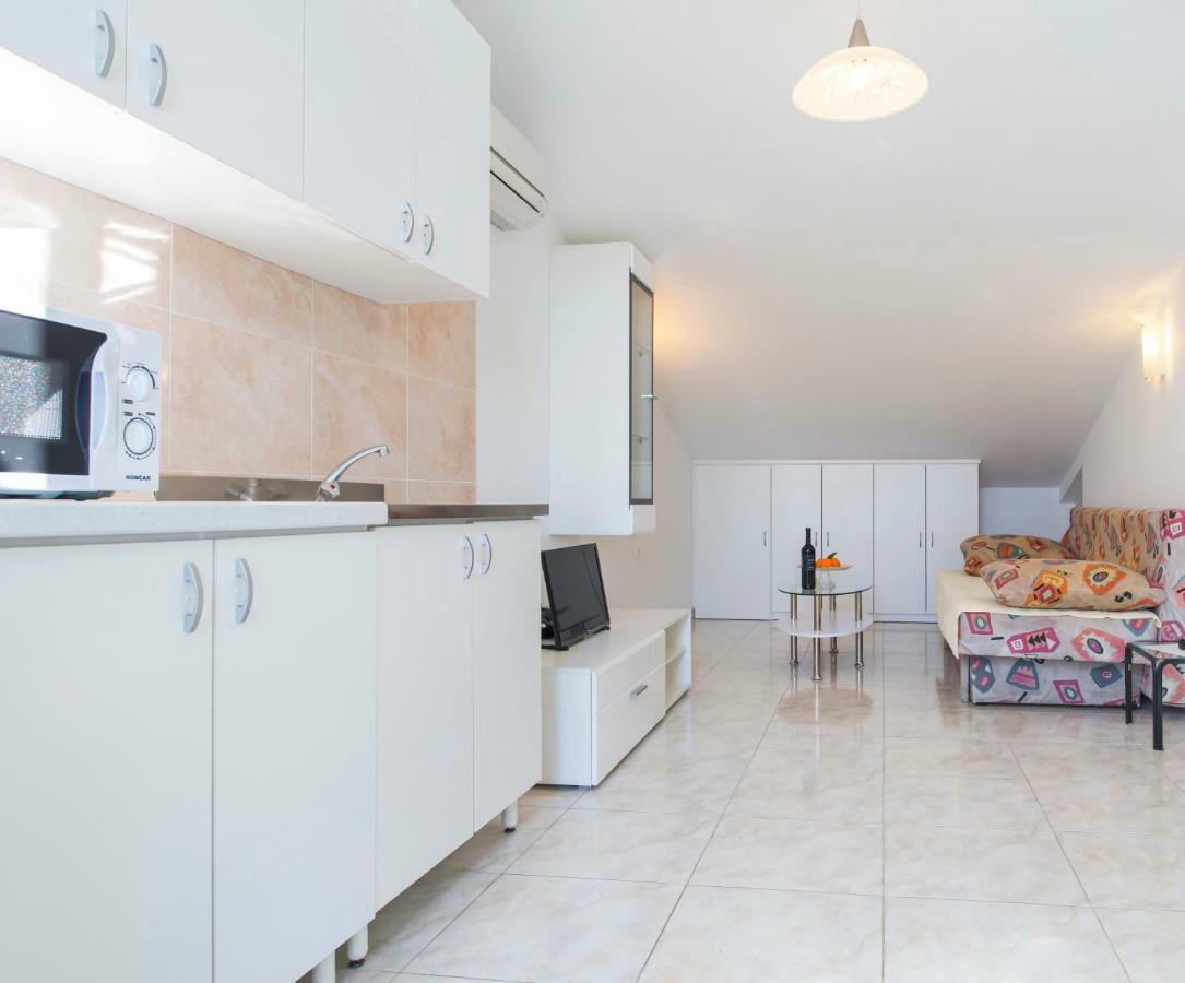 Apartments Iris Rabac Esterno foto