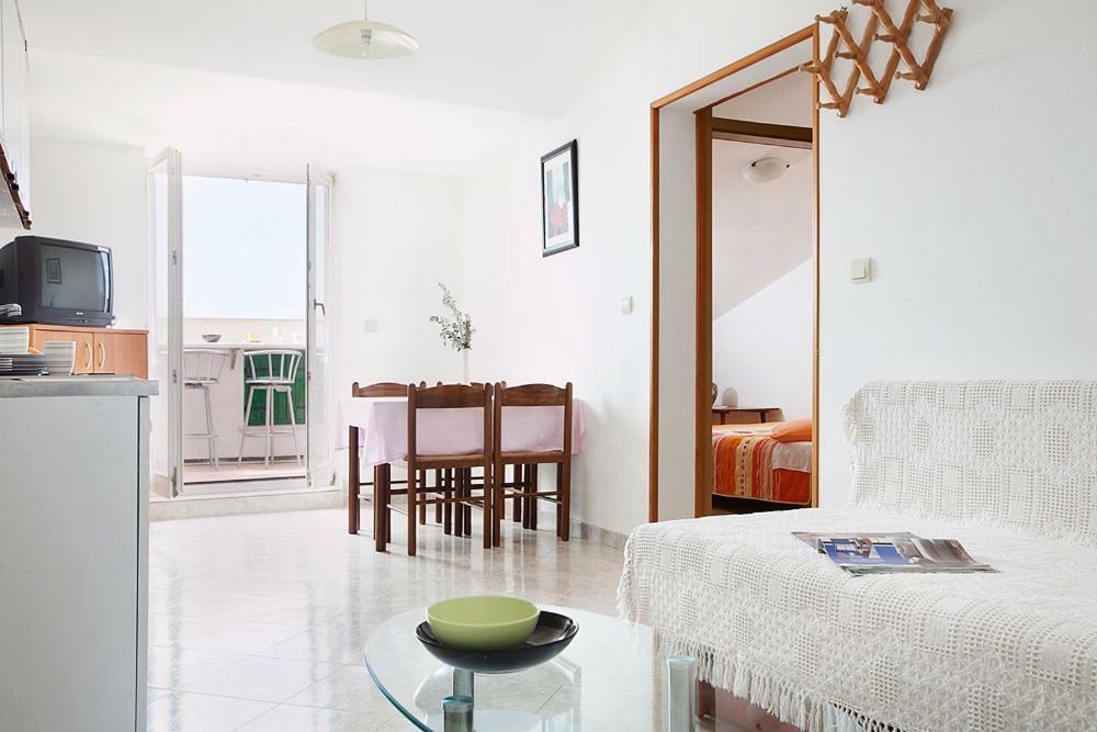 Apartments Iris Rabac Esterno foto
