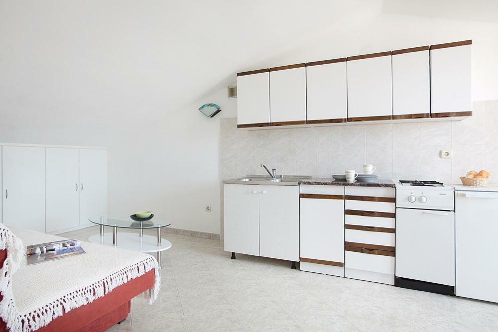 Apartments Iris Rabac Esterno foto
